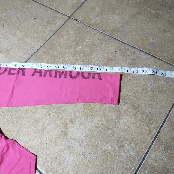 Under Armour Loose Fit Pink & Black Workout Top Size YMD - Picture 8 of 8